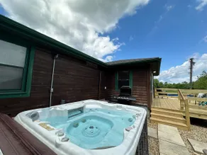 Lodge near Hocking Hills w/ Pool, Hot Tub & views - Image 4