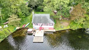 Lakeside cottage ON the water with beautiful views up the lake! - Image 5