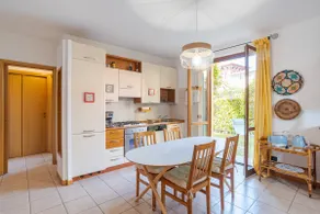 Cozy apartment with garden - Image 3