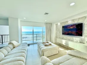 Elegant Condo in Downtown - Image 2