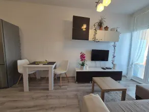 Cosy 2 bedroom flat close to the town with parking - Image 4