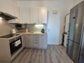 Cosy 2 bedroom flat close to the town with parking - Image 3