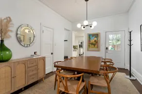 Luxury modern Victorian - private parking included - Image 2