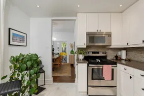 Luxury modern Victorian - private parking included - Image 3