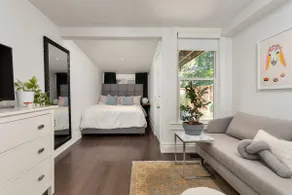 Luxury modern Victorian - private parking included - Image 5