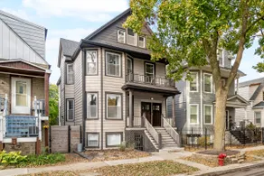 Bright & Renovated Duplex w/ Backyard - sleeps 10! - Image 2