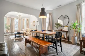 Bright & Renovated Duplex w/ Backyard - sleeps 10! - Image 3