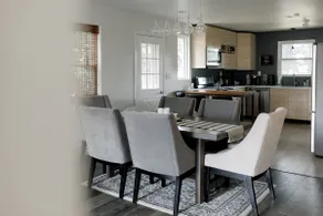 Huge 6 BDRM min to Downtown & Stadiums w/ parking - Image 4