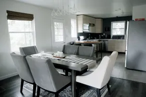 Huge 6 BDRM min to Downtown & Stadiums w/ parking - Image 5