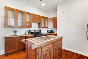 Jumbo 3BR Loft Directly on Freret Street w/Parking - Image 5