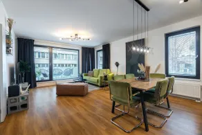 Stylish Invalidovna apartment with FREE parking - Image 2