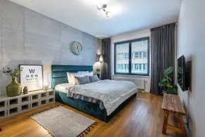 Stylish Invalidovna apartment with FREE parking - Image 3