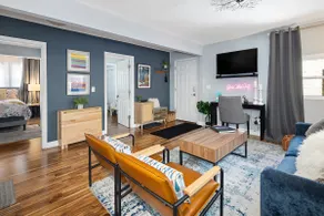 Private, charming, quiet cottage. PRIME Location! - Image 4