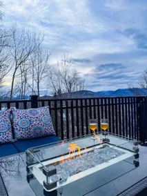 Mountain View Home | Steps to Hiking & Waterfalls! - Image 2
