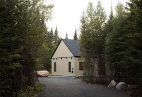 Chalet Perdu - Cozy Forest Retreat with Hot Tub - Image 4