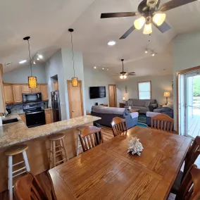 Calypso's Cove - Dog Friendly, Fenced Yard - Image 5