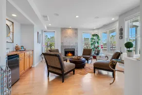 Waterfront AC Beach House - Image 2
