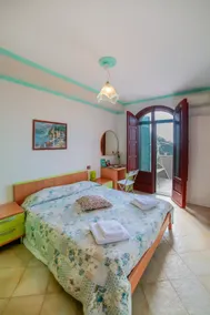 For 'o Petral, a window on Amalfi - Image 3