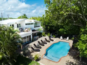 Oceanfront Villa | 7 Ensuite Suites | Sleeps 21 - Image 3