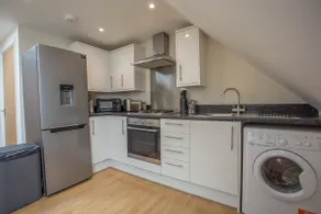 Oxford 2BR Apartment | King Bed | Parking - Image 5