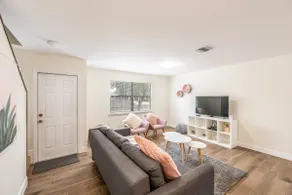 Exquisite Pineapple Townhouse Steps from Sawgrass - Image 3