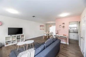 Exquisite Pineapple Townhouse Steps from Sawgrass - Image 4