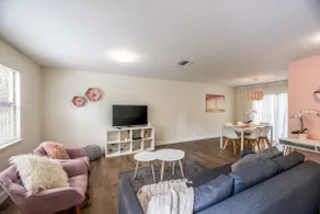 Exquisite Pineapple Townhouse Steps from Sawgrass - Image 2