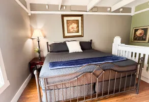 Bourbon Oak Smokehouse Cottage - Image 3