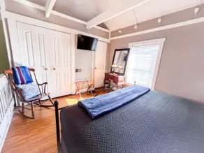 Bourbon Oak Smokehouse Cottage - Image 4