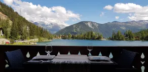 Lakeside chalet with breathtaking views - Image 4