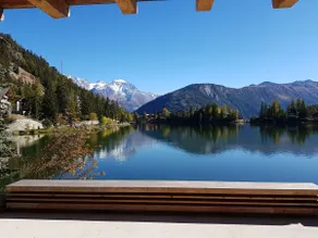 The luxury of tranquillity and autumnal colours - Image 5