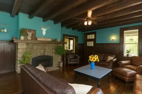Wooded Mountain Retreat Ideal for Family Gathering - Image 2