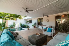 Spacious luxury villa with incredible ocean views, 5 minutes from the beach - Image 2