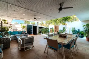 Spacious luxury villa with incredible ocean views, 5 minutes from the beach - Image 3