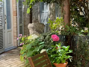 Garden, right in the center - Image 4