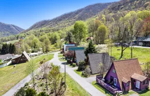 Cozy A-Frame Ski Chalet Near the Slopes - Sleeps 6 - Image 5