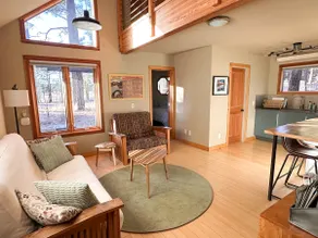 Best Flagstaff Location – Charming Guest Cottage - Image 2