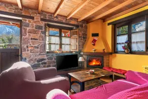 Casa La Vega, fireplace, whirlpool. Senda del Oso - Image 4