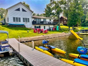 ★Horseshoe Haven★ Lake Home with Stunning Views - Image 3