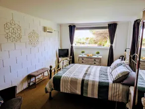 Secluded Ventnor getaway. - Image 3