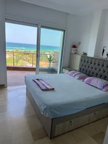 Beachfront apartment - Image 2