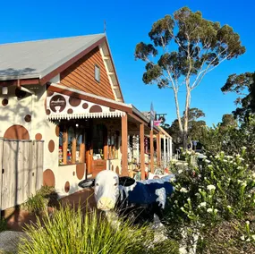 ⭐️unWINEd Retreat | Private | Central | Stylish ⭐️ - Image 2