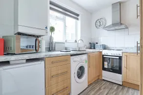 Stylish High Street Apt w/ Private Terrace - Image 5