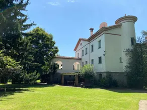 Spectacular ”Chateau” House in the center of Olot - Image 3