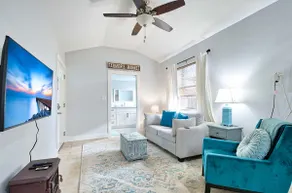Tranquil Beach Apartment - Image 2