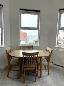 Top Floor Sea View Apartment, near Beach & Parking - Image 3