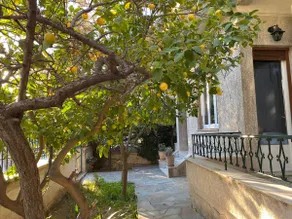 Renovated '60s house with garden 3 min from train - Image 2