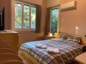 Renovated '60s house with garden 3 min from train - Image 4