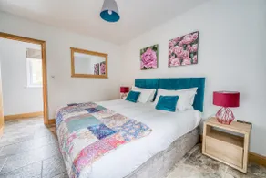 Luxury Cottage in New Forest Perfect for Family and Friends - Image 2