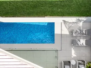 Fat Frog - Self contained luxury home, private heated pool - Image 5